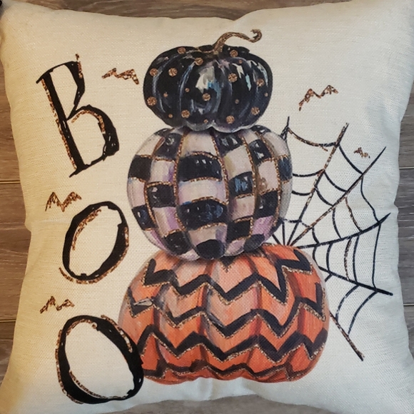 Halloween accent pillow cover with pom poms - Picture 5 of 7